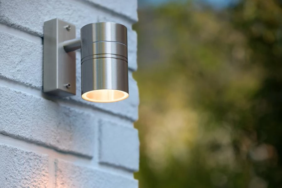 Lucide ARNE-LED - Wall spotlight / Wall light Indoor/Outdoor - Ø 6,3 cm - LED - GU10 - 1x5W 2700K - IP44 - Satin Chrome - atmosphere 2